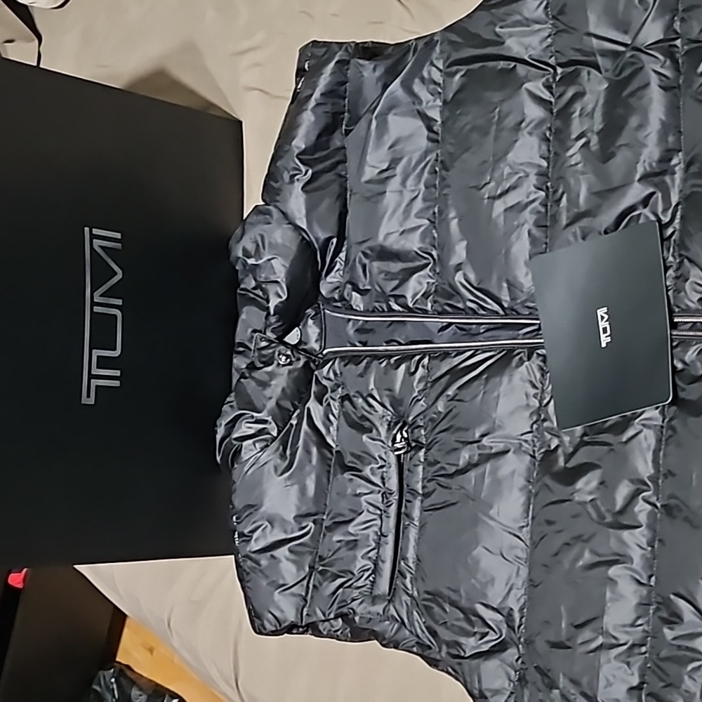 Tumi pax vest / sling pillow